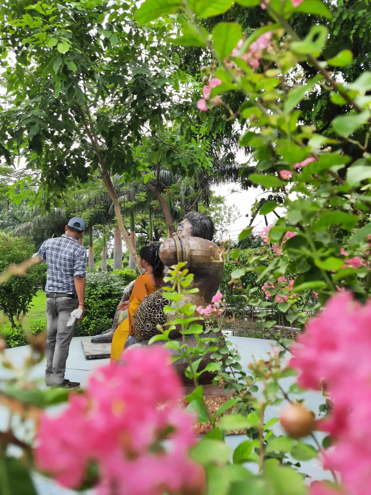 About_image_Romance_in_park