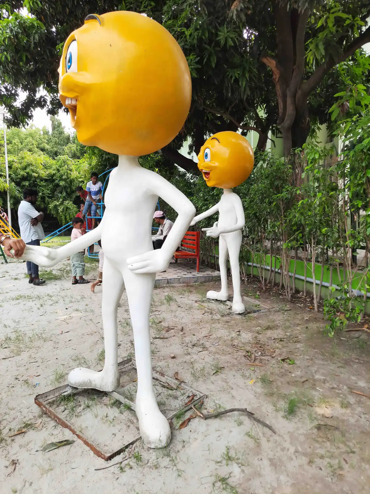 About_image_Romance_in_park